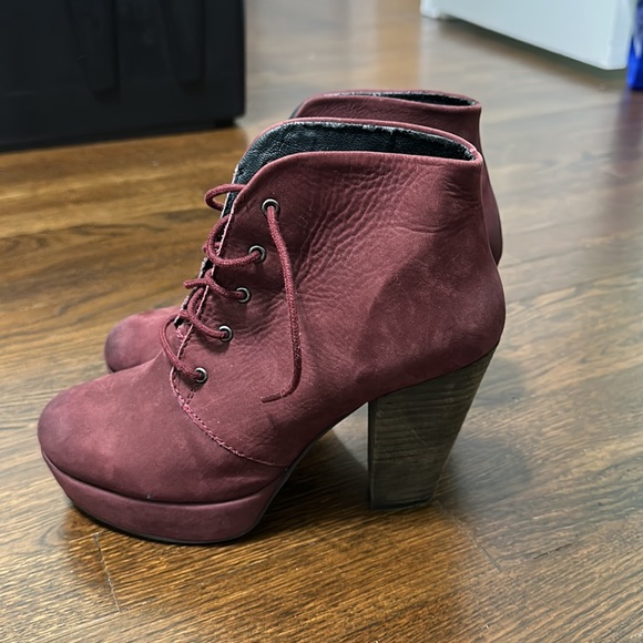 MAROON STEVE MADDEN HEELS - Picture 3 of 7